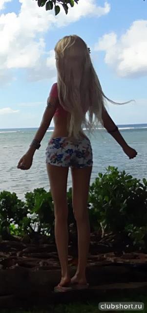 18337_valeria-lukyanova-v-shortah-30.jpg